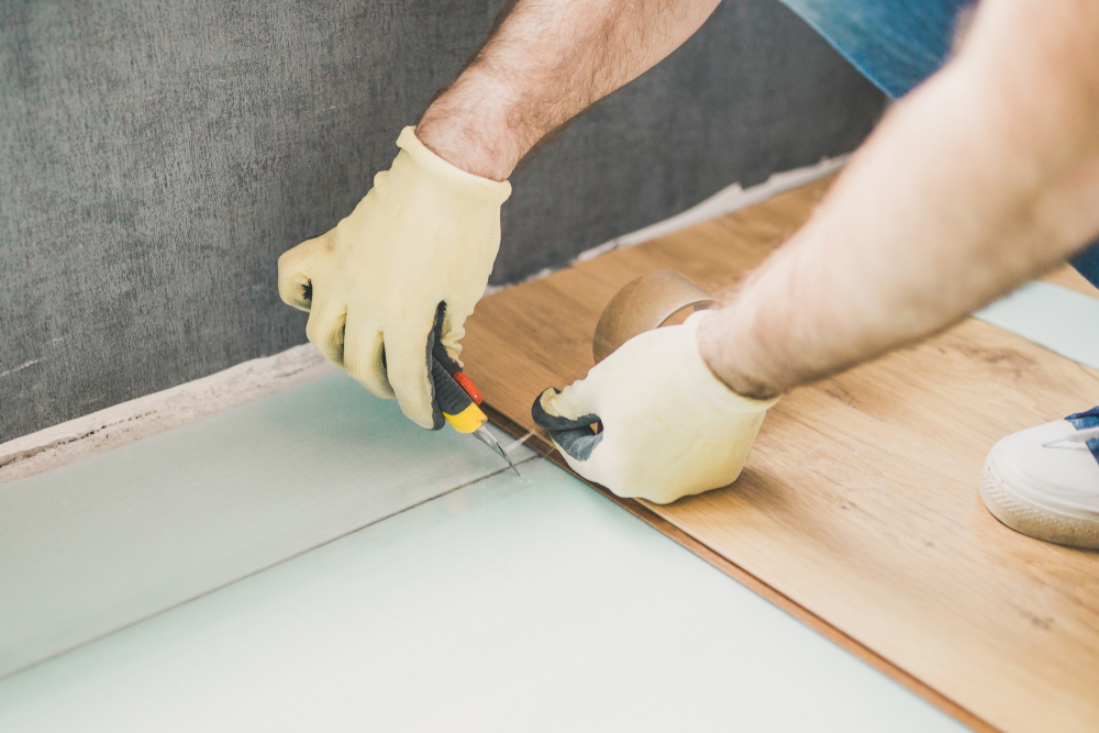 Comment réparer un parquet stratifié ? 